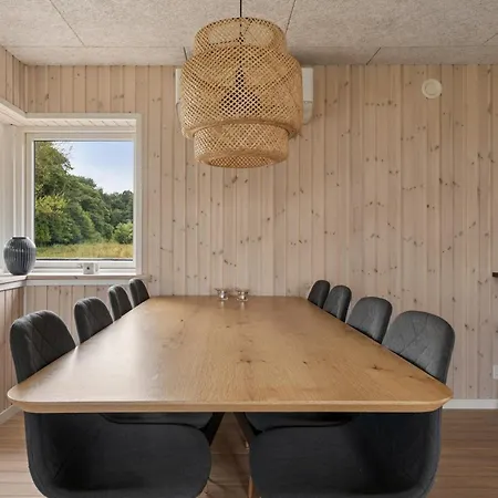 Renoverat Strandhus Med Unikt Läge Semesterbostad