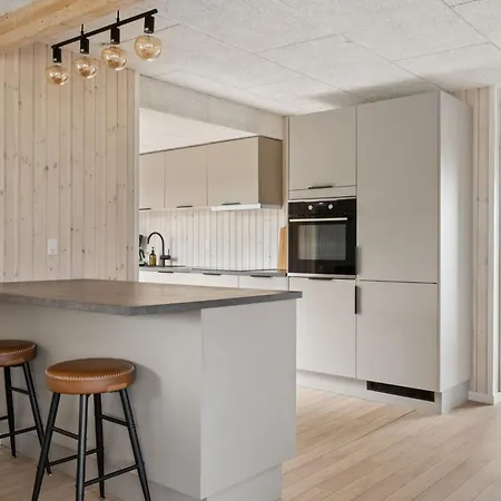 Renoverat Strandhus Med Unikt Läge Semesterbostad Abjerg