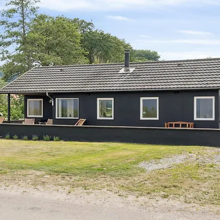 Semesterbostad Renoverat Strandhus Med Unikt Läge