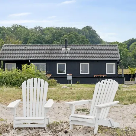 Semesterbostad Renoverat Strandhus Med Unikt Läge *
