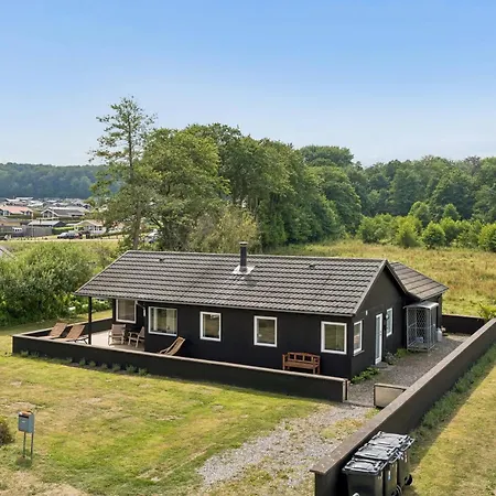 Semesterbostad Renoverat Strandhus Med Unikt Läge *