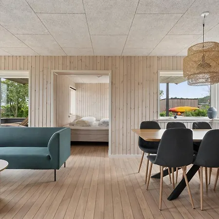 Renoverat Strandhus Med Unikt Läge Semesterbostad *