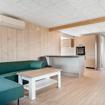 Semesterbostad Renoverat Strandhus Med Unikt Läge