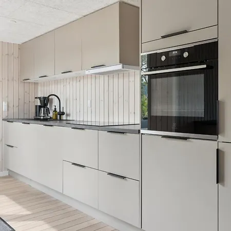 Renoverat Strandhus Med Unikt Läge *