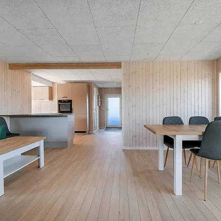 Renoverat Strandhus Med Unikt Läge Abjerg