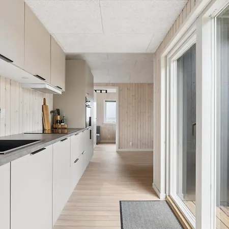 Renoverat Strandhus Med Unikt Läge Abjerg