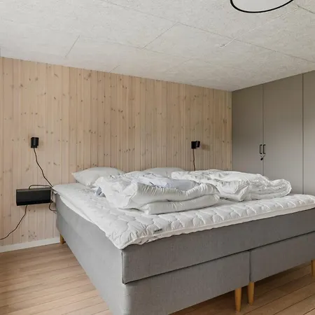 Renoverat Strandhus Med Unikt Läge *