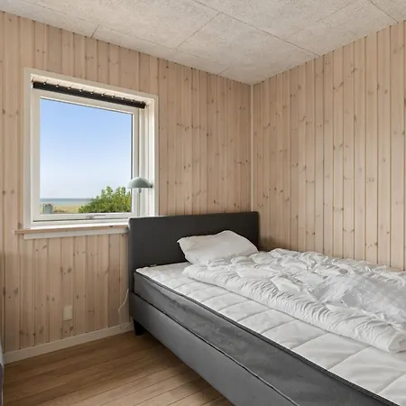 Renoverat Strandhus Med Unikt Läge *