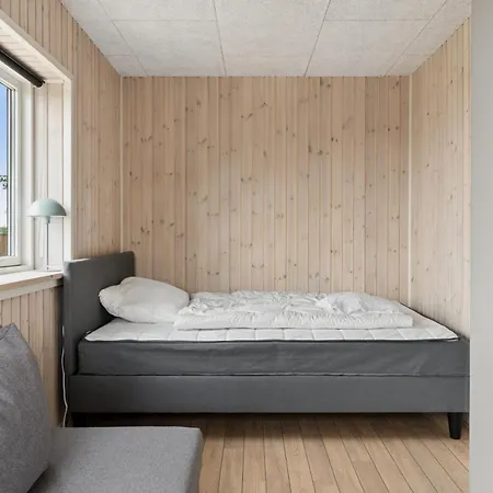Semesterbostad Renoverat Strandhus Med Unikt Läge *