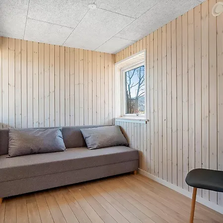 Renoverat Strandhus Med Unikt Läge Semesterbostad