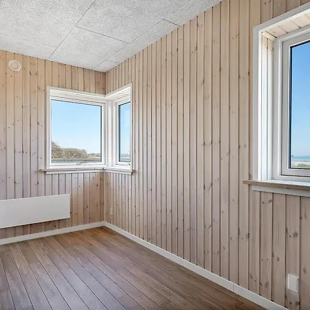 Renoverat Strandhus Med Unikt Läge Semesterbostad Abjerg