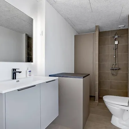 Renoverat Strandhus Med Unikt Läge *
