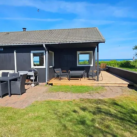 Renoverat Strandhus Med Unikt Läge