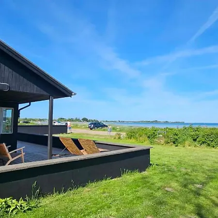 Renoverat Strandhus Med Unikt Läge Semesterbostad *