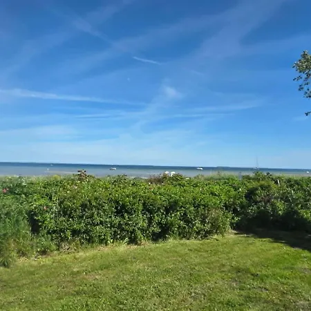 Renoverat Strandhus Med Unikt Läge Semesterbostad